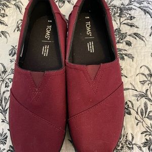 Toms platform maroon and zebra stripe alpagaras